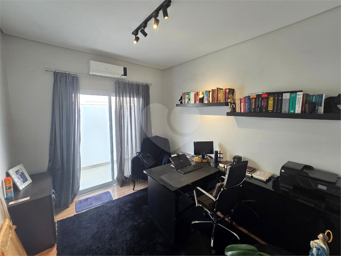 Casa à venda com 3 quartos, sendo 2 suítes, no condomínio Golden, Itapetininga - SP
