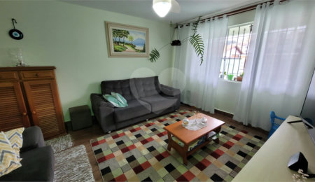 Casa à venda com 4 quartos, sendo 1 suíte, em Parque Maria Domitila, São Paulo, SP