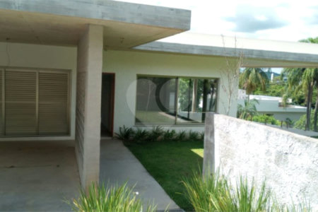 Casa à venda com 4 suítes no condomínio Estância Marambaia, Vinhedo - SP