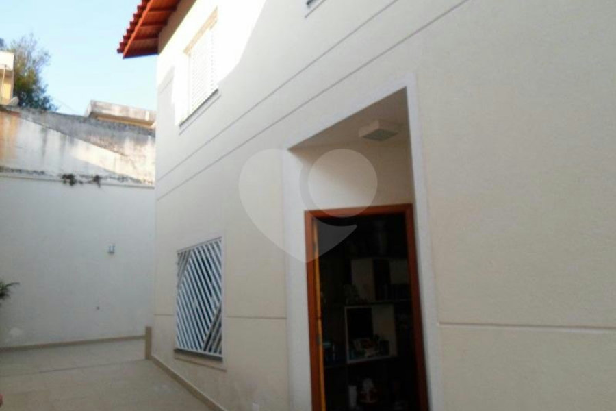 Casa à venda com 3 quartos, sendo 1 suíte, no condomínio Fernandes, São Paulo - SP