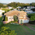 Casa à venda com 5 quartos, sendo 3 suítes, no condomínio Santa Teresa 1, Vinhedo - SP