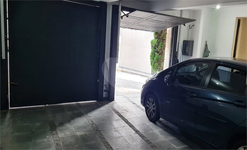 Sobrado à venda com 4 quartos, sendo 2 suítes, em Vila Paulicéia, São Paulo, SP
