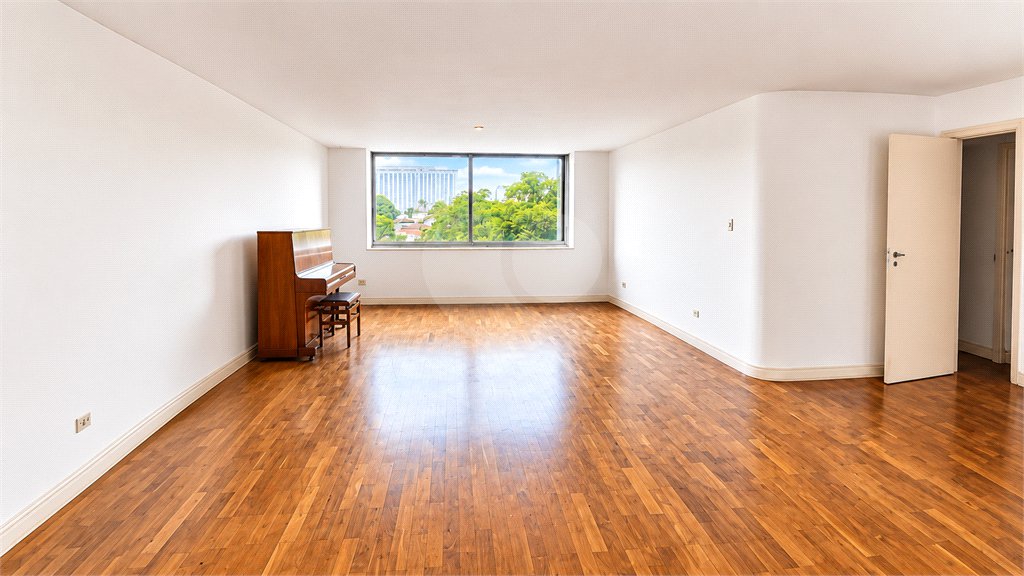 Apartamento à venda com 4 quartos, sendo 1 suíte, em Alto da Boa Vista, São Paulo, SP
