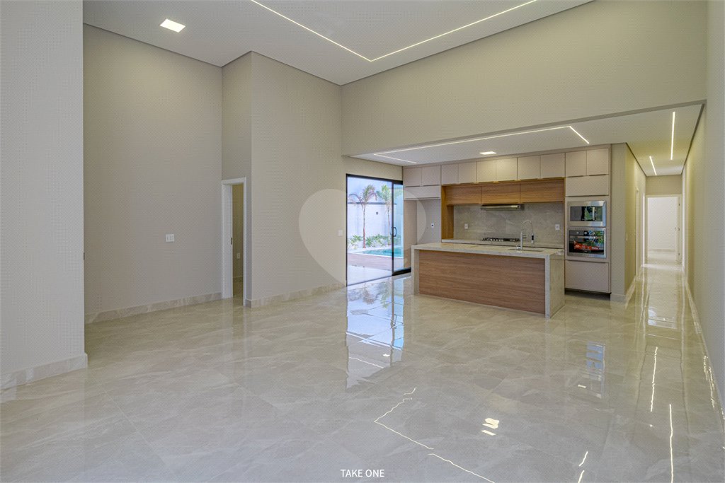 Casa à venda com 3 quartos, sendo 1 suíte, no condomínio Residencial London Park, Indaiatuba - SP