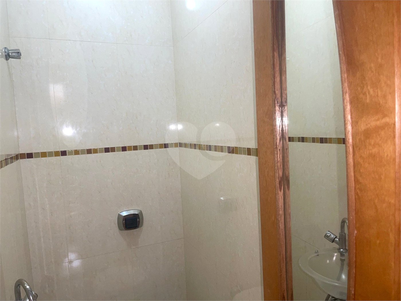 Casa à venda com 3 quartos, sendo 1 suíte,  no condomínio Vilagio Viccino, São Paulo - SP