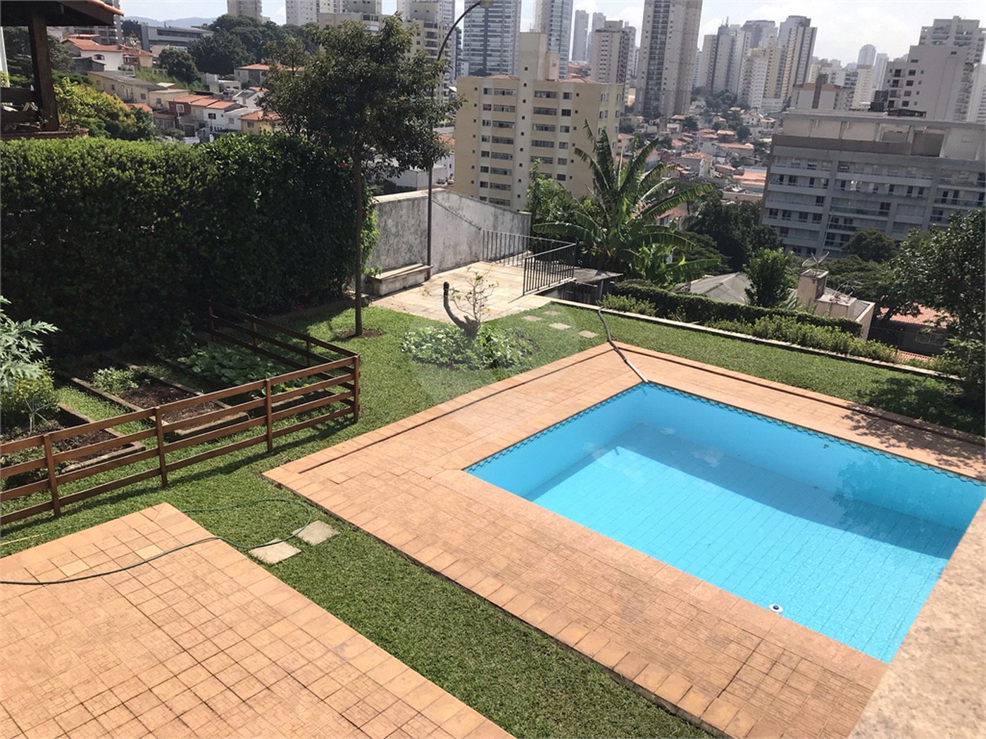 Sobrado à venda com 5 quartos, sendo 1 suíte, em Jardim São Bento, São Paulo, SP