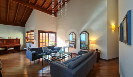 Casa Térrea à venda com 4 quartos, sendo 2 suítes,  em Interlagos, São Paulo, SP
