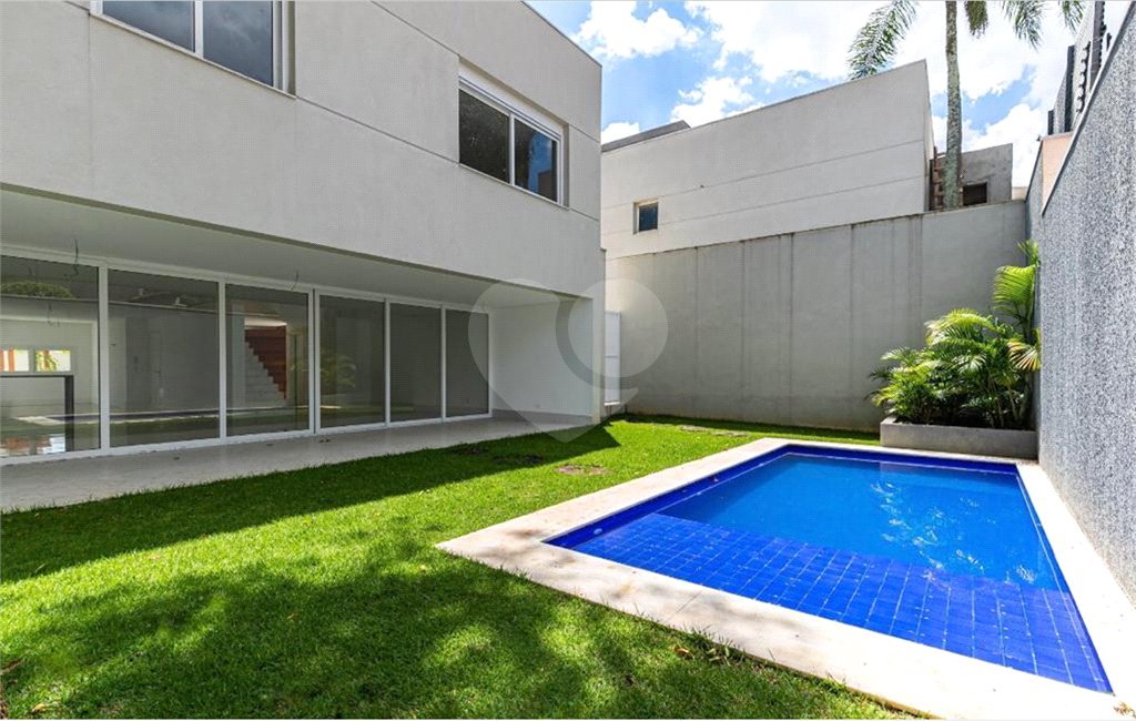 Casa à venda com 4 suítes no condomínio Hípica Garden, São Paulo - SP