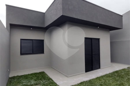 Casa Térrea à venda com 3 quartos, sendo 1 suíte,  no Centro, Bom Jesus dos Perdões, SP