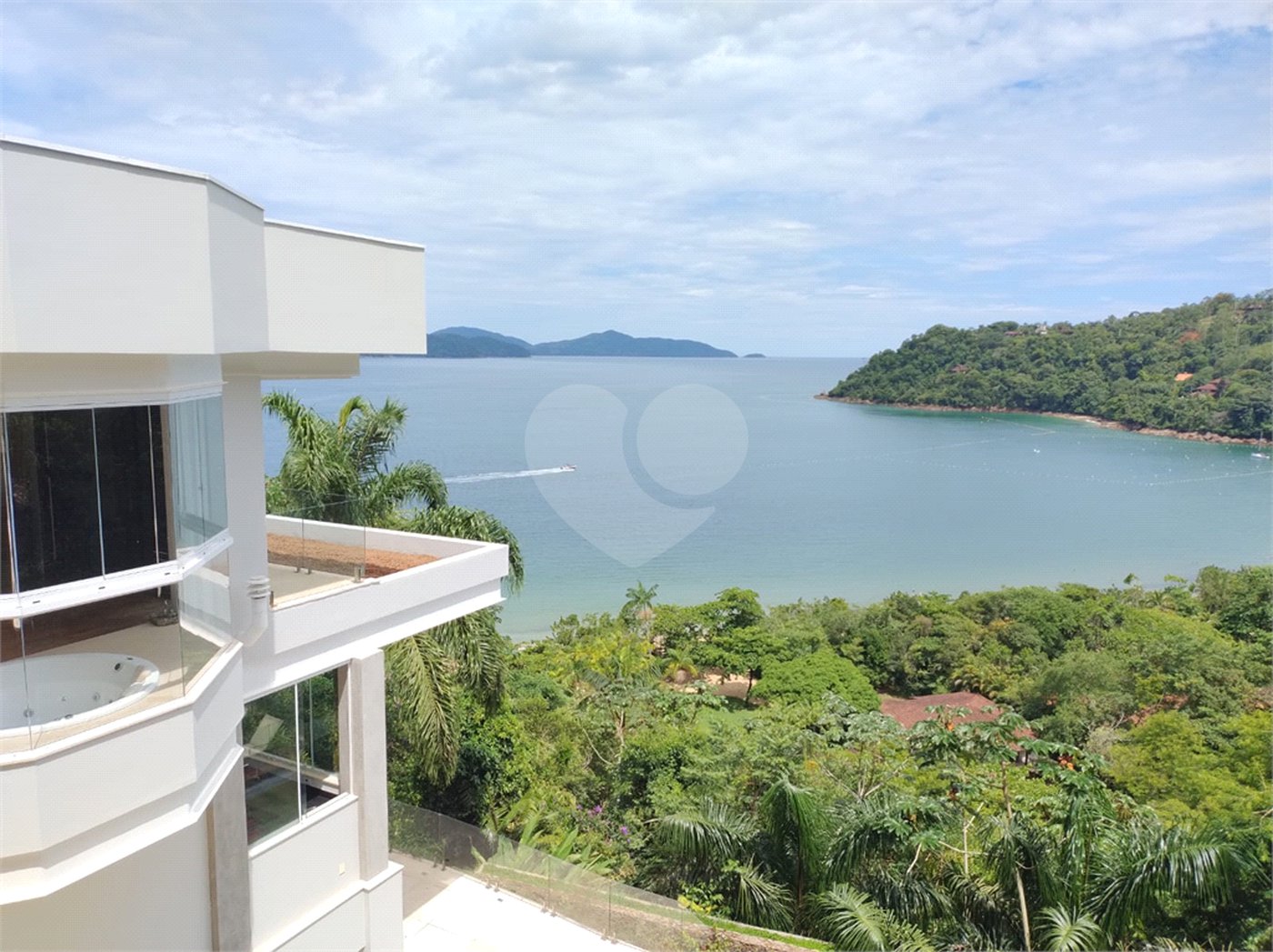 Casa à venda com 4 suítes em Praia Vermelha, Ubatuba, SP