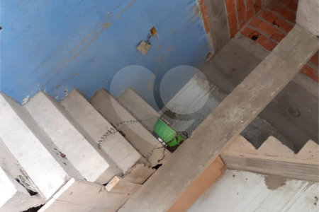 Sobrado à venda com 5 quartos, sendo 1 suíte, em Jardim Cumbica, Guarulhos, SP