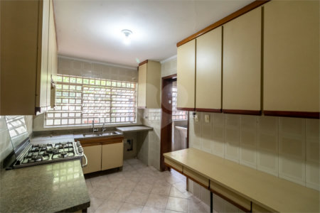Sobrado à venda com 5 quartos, sendo 3 suítes, em Alto da Boa Vista, São Paulo, SP