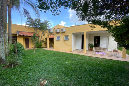 Casa térrea no Condomínio Parque Faber I