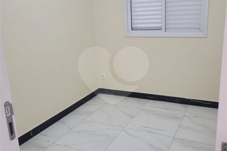 Apartamento à venda com 3 quartos, sendo 1 suíte, em Conjunto Residencial Irai, Suzano, SP