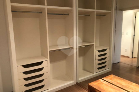 Apartamento à venda com 3 quartos, sendo 2 suítes,  em Paraíso do Morumbi, São Paulo, SP
