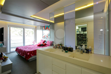 Casa à venda com 3 suítes no condomínio Modigliani, São Paulo - SP