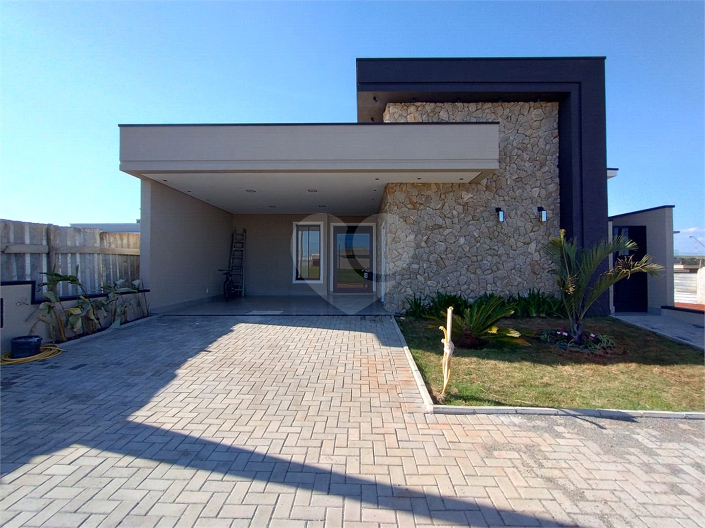 Casa à venda com 3 suítes no condomínio Residencial Golden Ville, Itapetininga - SP
