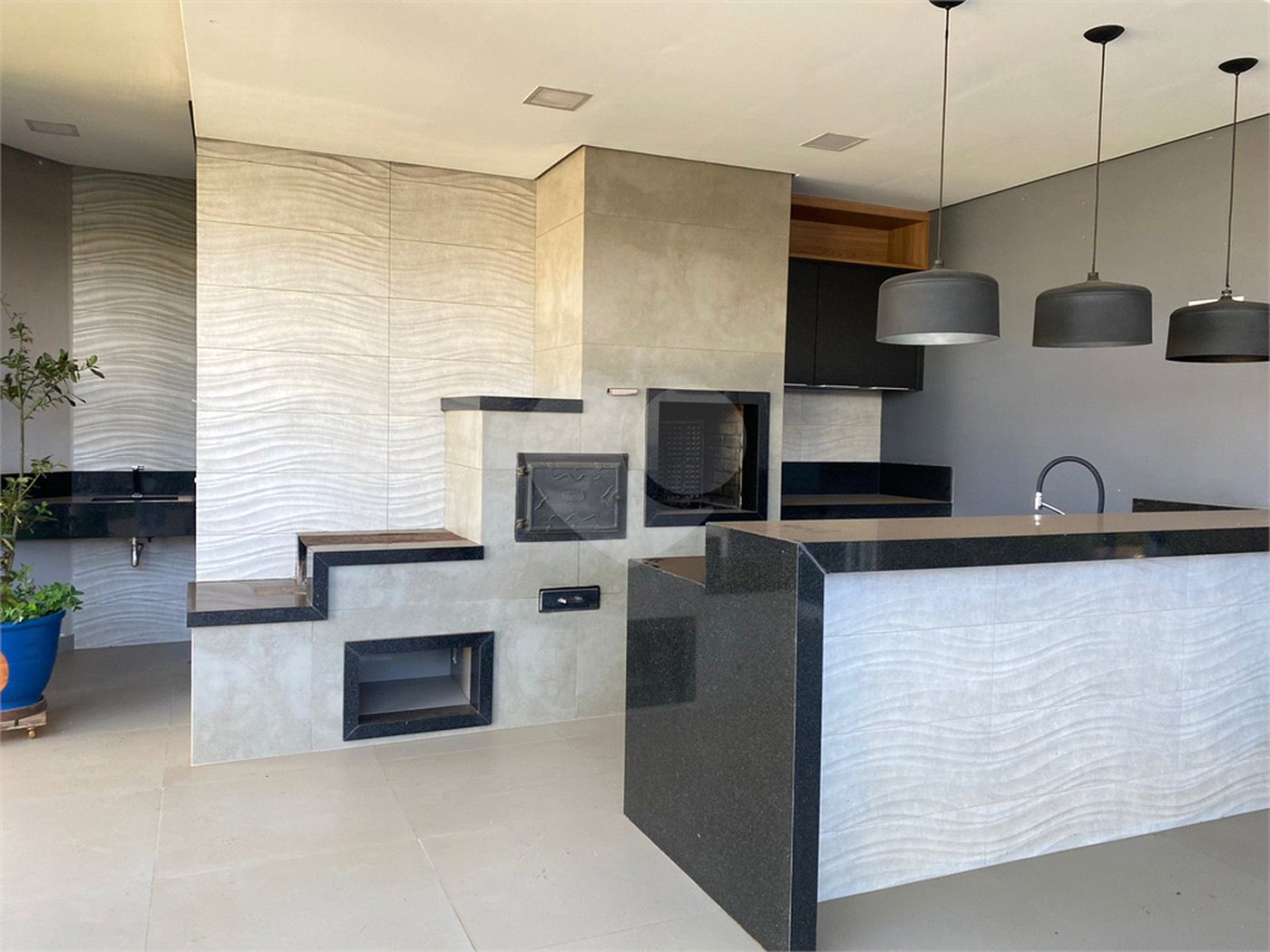 Casa com alto padrão de acabamento para venda no Condomínio Montreal.