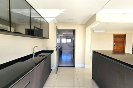 Apartamento à venda ou para alugar com 3 suítes em Chácara Santo Antônio, São Paulo, SP