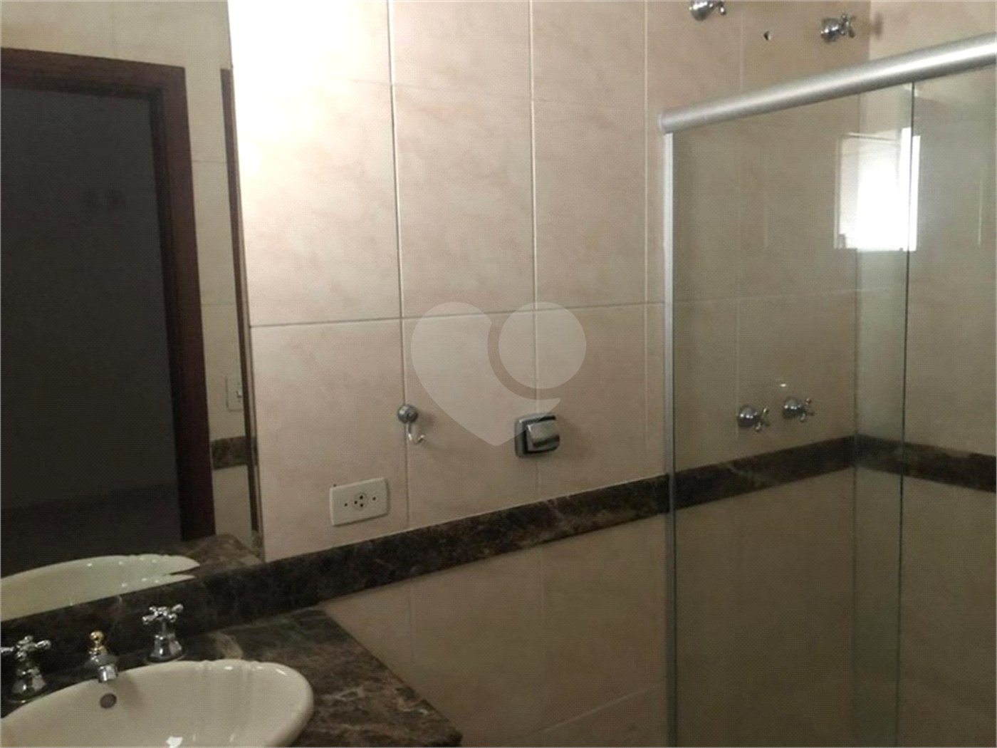 Casa à venda com 4 suítes no condomínio Vila das Emboabas, São Paulo - SP