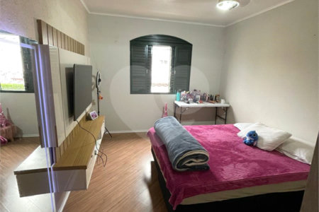 Sobrado à venda com 4 quartos, sendo 1 suíte,  em Jardim Las Vegas, Santo André, SP