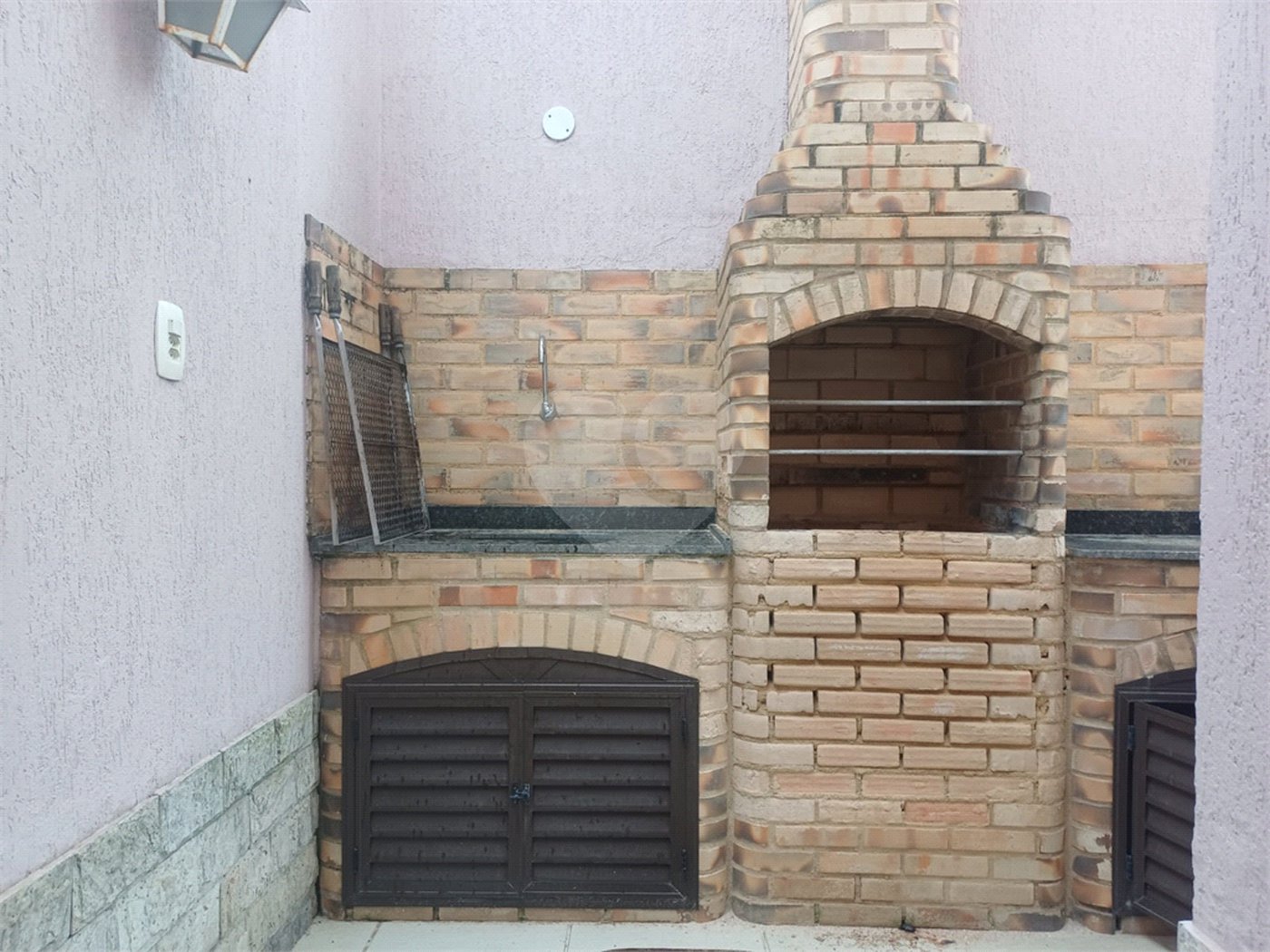 Casa à venda com 3 quartos, sendo 2 suítes, no condomínio Village da Posse, Rio de Janeiro - RJ