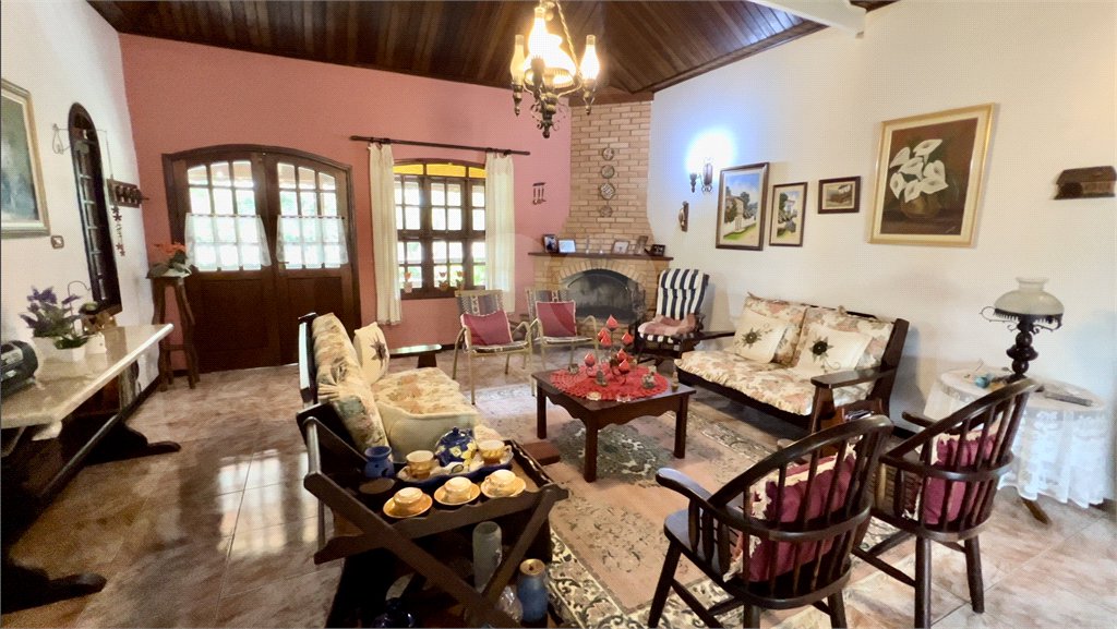 Chácara à venda com 4 quartos, sendo 1 suíte, em Pinheirinho, Vinhedo, SP