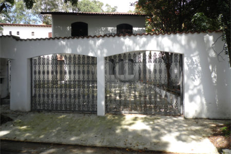 Casa à venda com 5 quartos, sendo 3 suítes, em Vila São Francisco, São Paulo, SP