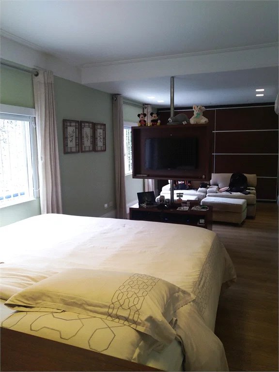 Casa à venda com 4 quartos, sendo 3 suítes, em Vila Tramontano, São Paulo, SP