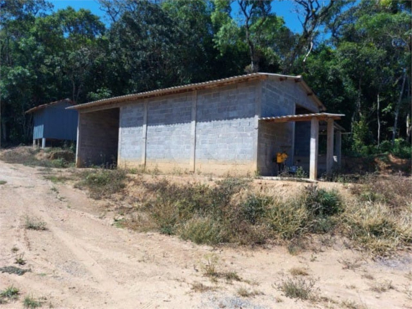 Sítio à venda com 5 quartos, sendo 1 suíte,  em Área Rural de Tapiraí, Tapiraí, SP