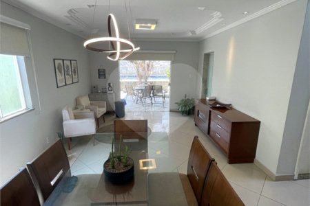 Casa à venda com 5 quartos, sendo 1 suíte, no condomínio Residencial Green Ville, Rio de Janeiro - RJ