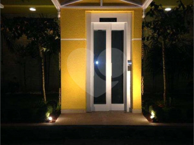 Casa à venda com 3 quartos, sendo 2 suítes,  no condomínio Residencial Vegas, São Paulo - SP