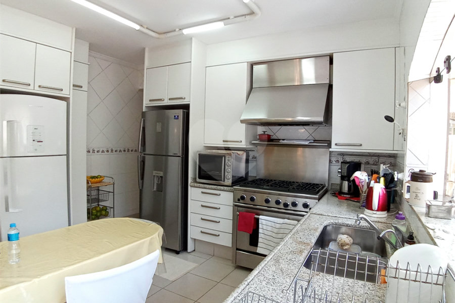 Sobrado à venda com 5 quartos, sendo 3 suítes,  em Jardim São Bento, São Paulo, SP