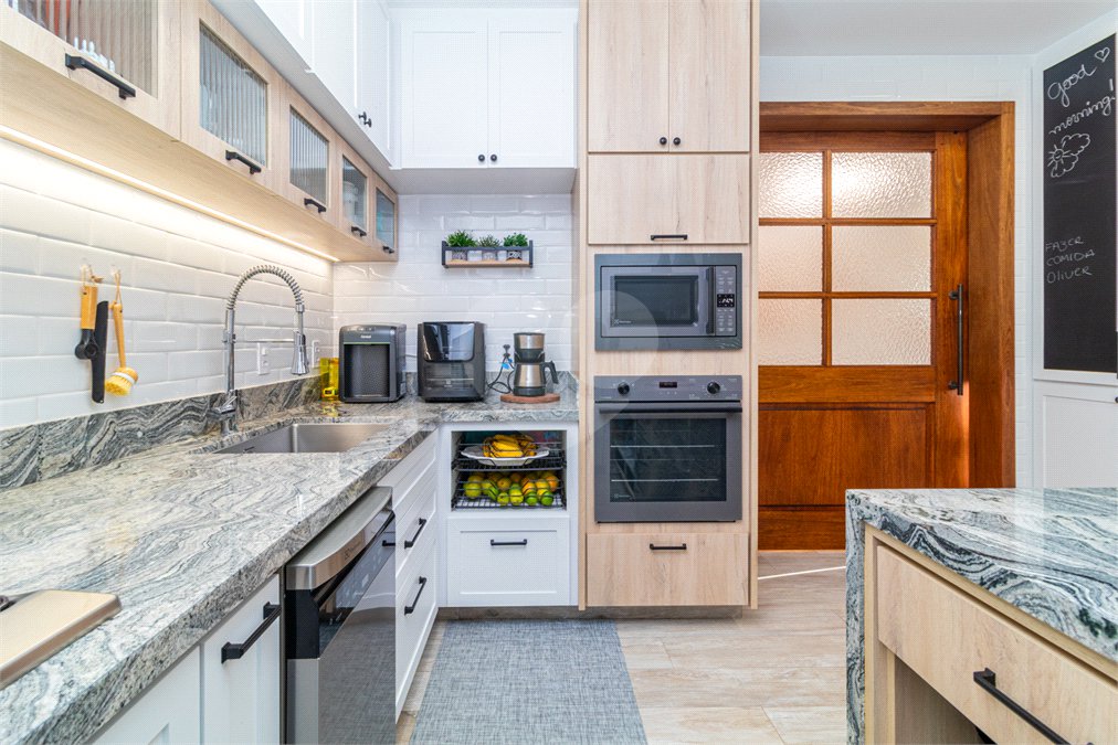 Casa à venda com 4 quartos, sendo 3 suítes, no condomínio Palm Hill North, São Paulo - SP