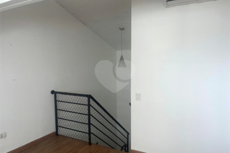 Casa à venda com 3 quartos, sendo 1 suíte,  no condomínio Vilagio Viccino, São Paulo - SP