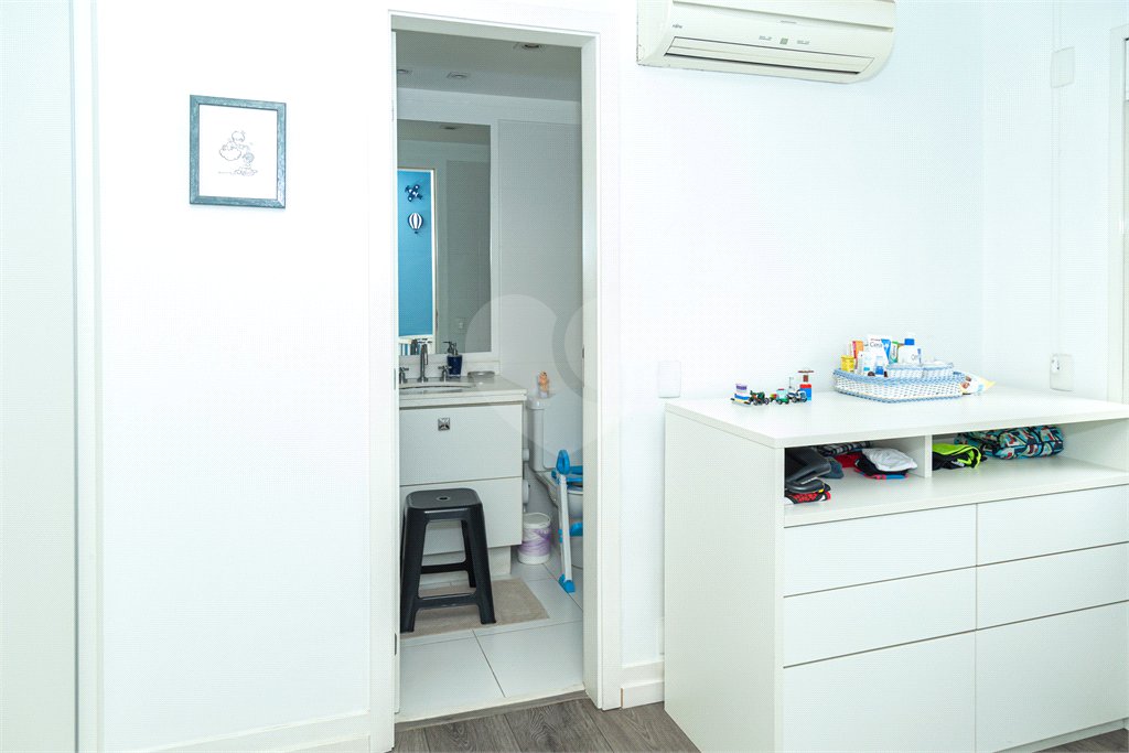 Apartamento à venda com 4 quartos, sendo 2 suítes, em Moema, São Paulo, SP