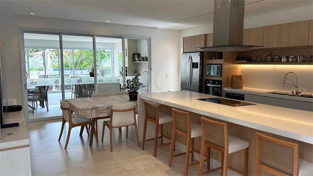 Casa à venda com 5 quartos, sendo 4 suítes,  no condomínio Residencial Vila do Itamaraca, Valinhos - SP