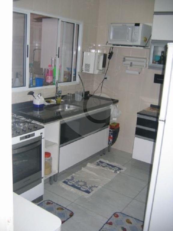 Casa à venda com 3 quartos, sendo 1 suíte, no condomínio Residencial Maracujás, São Paulo - SP