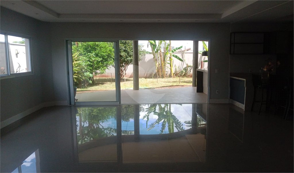 Casa à venda com 4 quartos, sendo 3 suítes,  no condomínio Residencial Montreal, São Carlos - SP