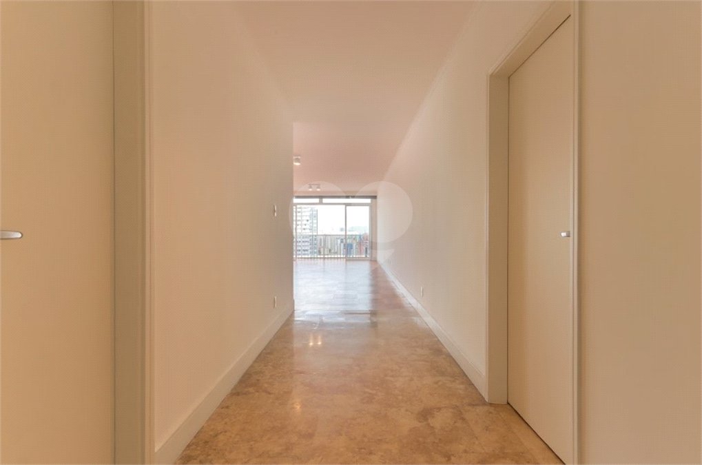Apartamento à venda com 3 quartos, sendo 1 suíte,  em Santa Cecília, São Paulo, SP