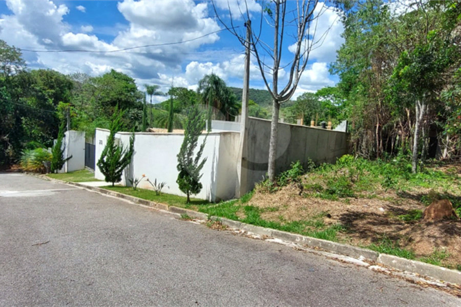 Casa à venda com 3 quartos, sendo 4 suítes, no condomínio Sausalito, Mairiporã - SP