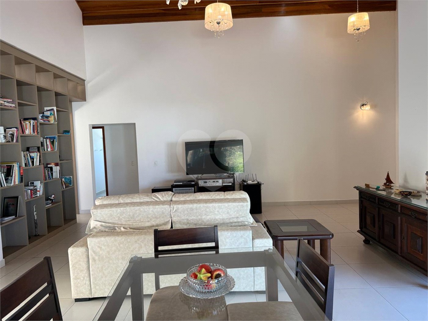 Casa à venda com 3 quartos, sendo 1 suíte, no condomínio Vale do Lago, Sorocaba - SP