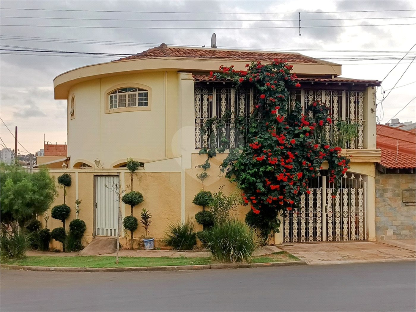 Linda casa em ótima localização!!