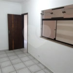 Sobrado à venda com 4 quartos, sendo 1 suíte, em Vila Nivi, São Paulo, SP