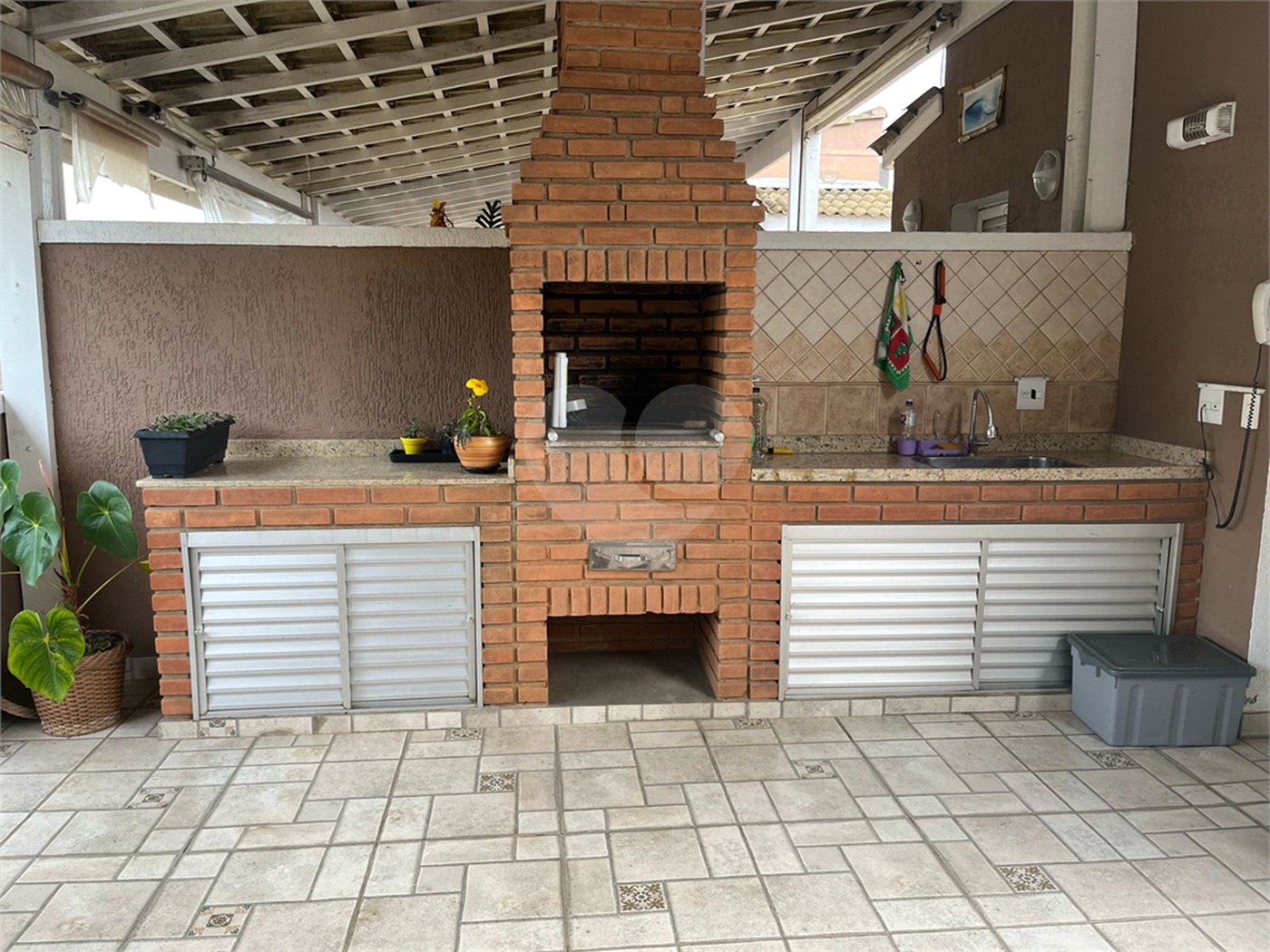 Casa à venda com 3 quartos, sendo 2 suítes, no condomínio Res Green Villagge, São Paulo - SP