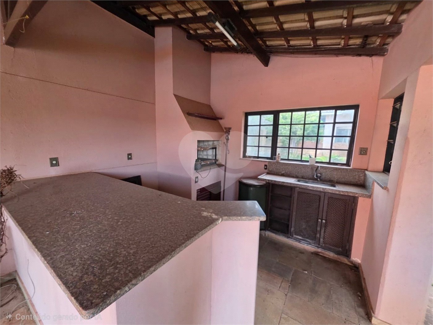 Casa Térrea 5 quartos bem localizada com piscina.