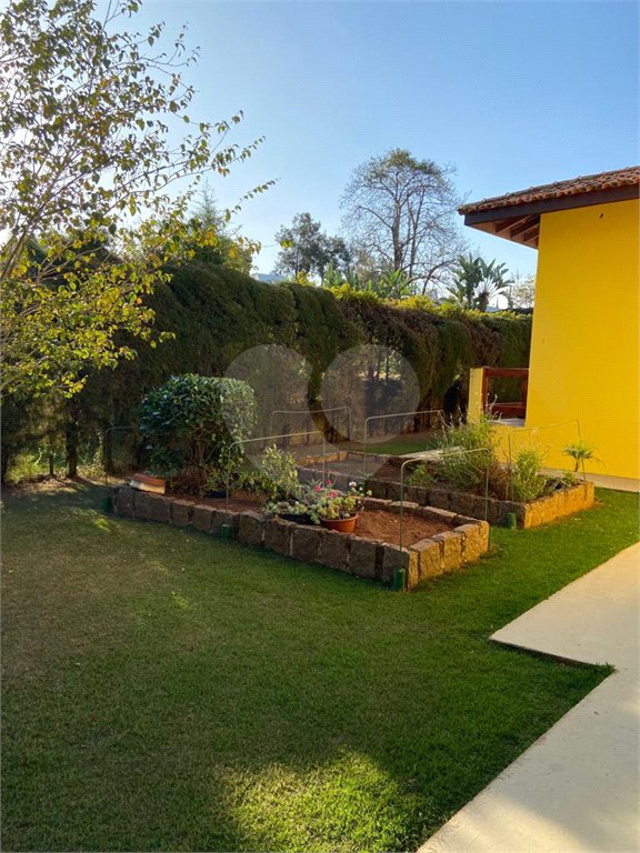 Casa à venda com 4 quartos, sendo 2 suítes, no condomínio Monte Belo, Salto - SP