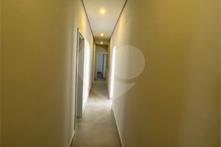 Casa à venda com 4 suítes no condomínio Figueira Garden, Atibaia - SP