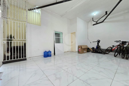Casa à venda com 3 quartos, sendo 1 suíte, no condomínio Rafaela I, São Paulo - SP