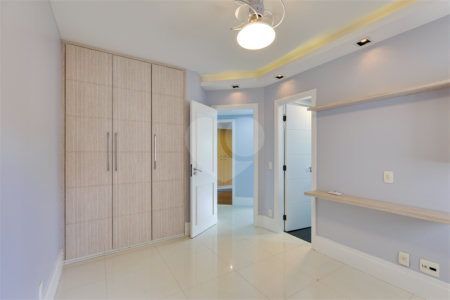 Apartamento à venda com 4 quartos, sendo 3 suítes, em Granja Julieta, São Paulo, SP